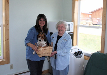 Alayne_and_barbara_with_raffle_draw