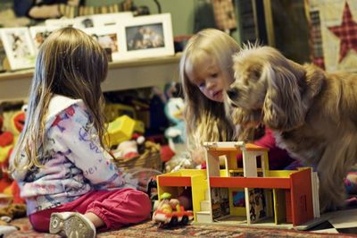Suzi with girls Suzi with girls