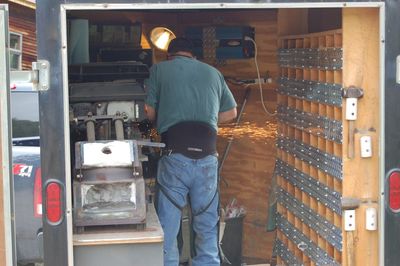 Sandvil in trailer with sparks